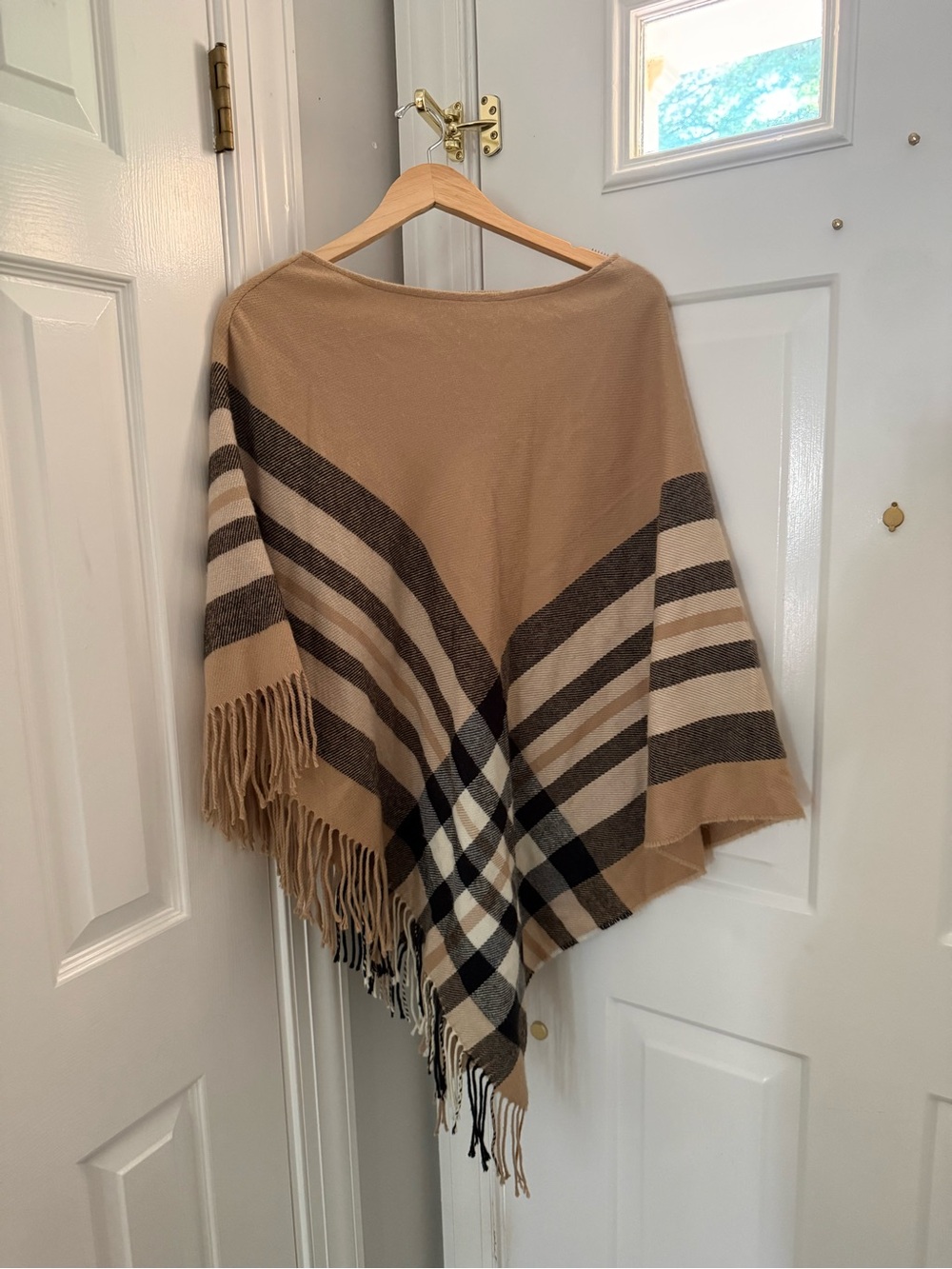 V. FRAAS Camel and Black Textured Scarf